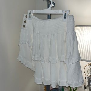 Size Small Vestique skirt, white, worn once! Great condition!